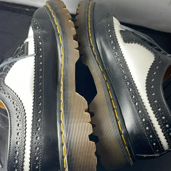 VINTAGE DR. MARTENS Black White Leather Wingtip Oxfords Made in England - Picture 9 of 13